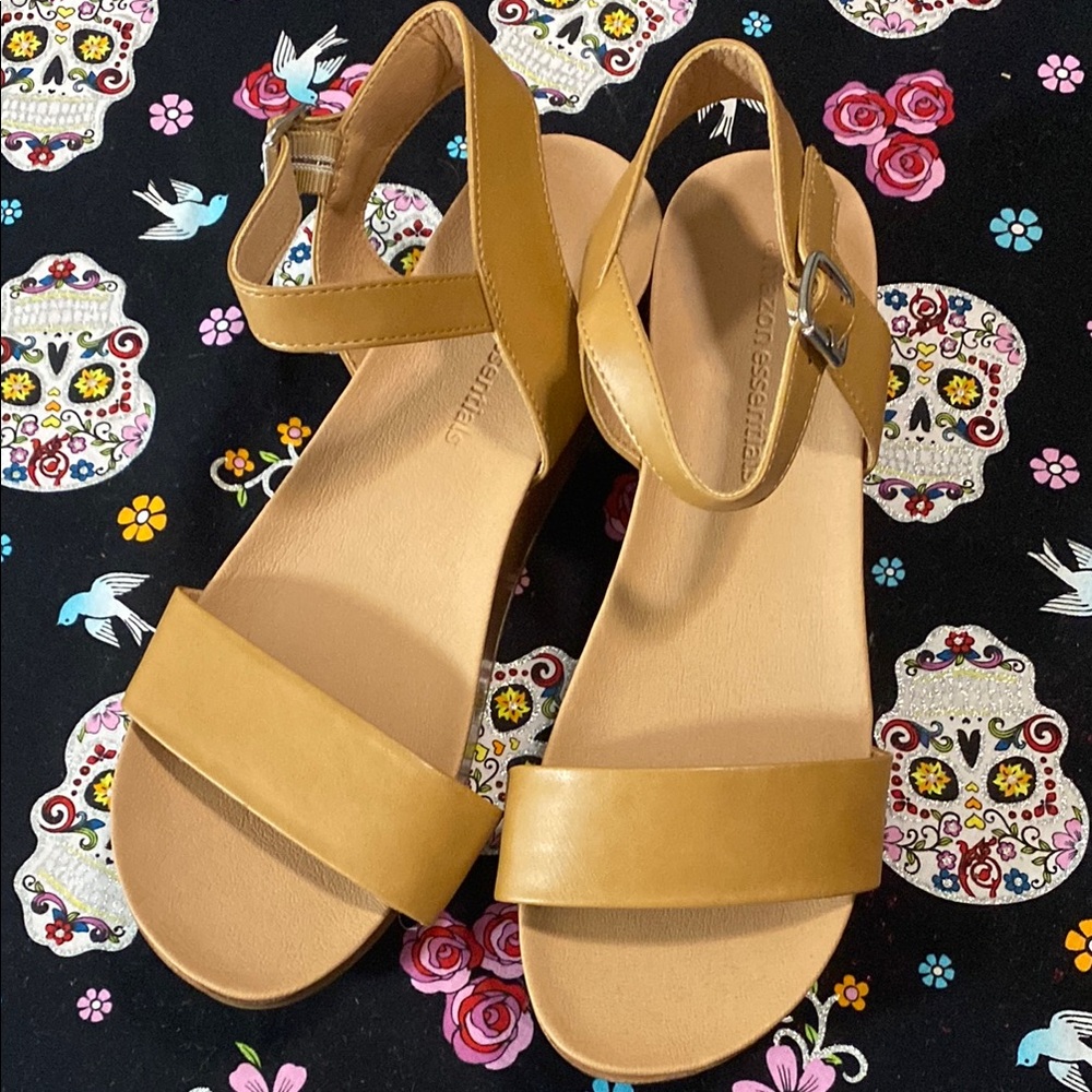 Amazon Essentials Tan Platform Sandals Women’s Si… - image 2